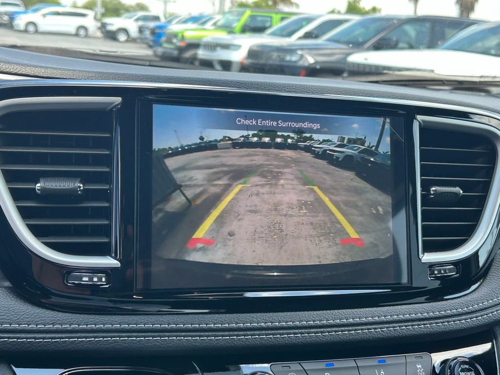 New 2025 Chrysler Pacifica Select w/ Uconnect Theater Family Group image 14