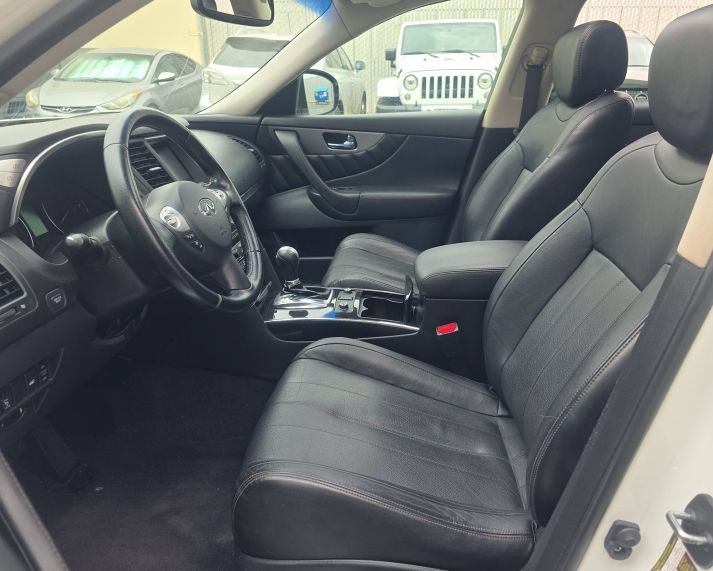 Used 2017 INFINITI QX70 AWD image 6