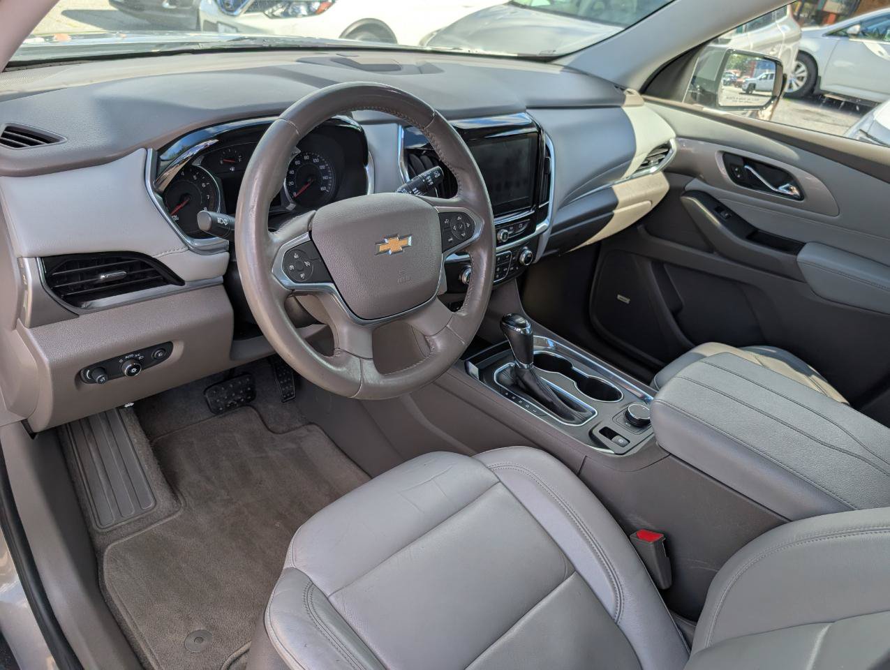 Used 2018 Chevrolet Traverse LT FWD image 17