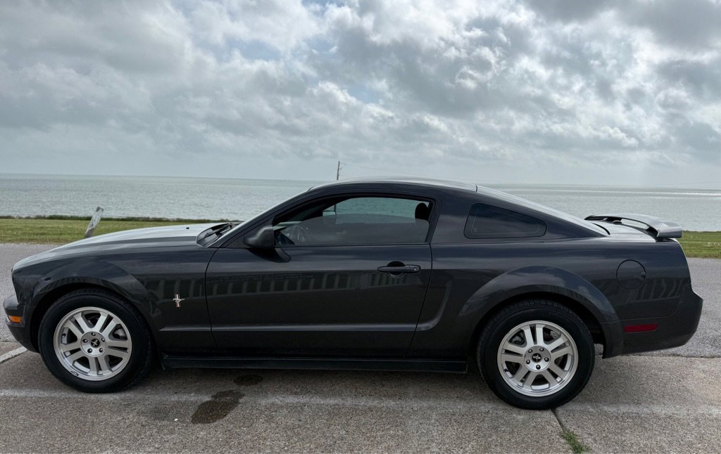 Used 2008 Ford Mustang Deluxe image 8