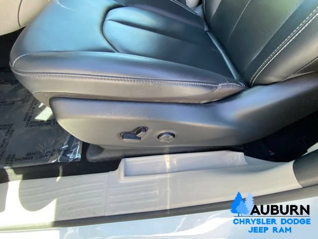 Used 2024 Chrysler Pacifica Touring-L FWD image 35