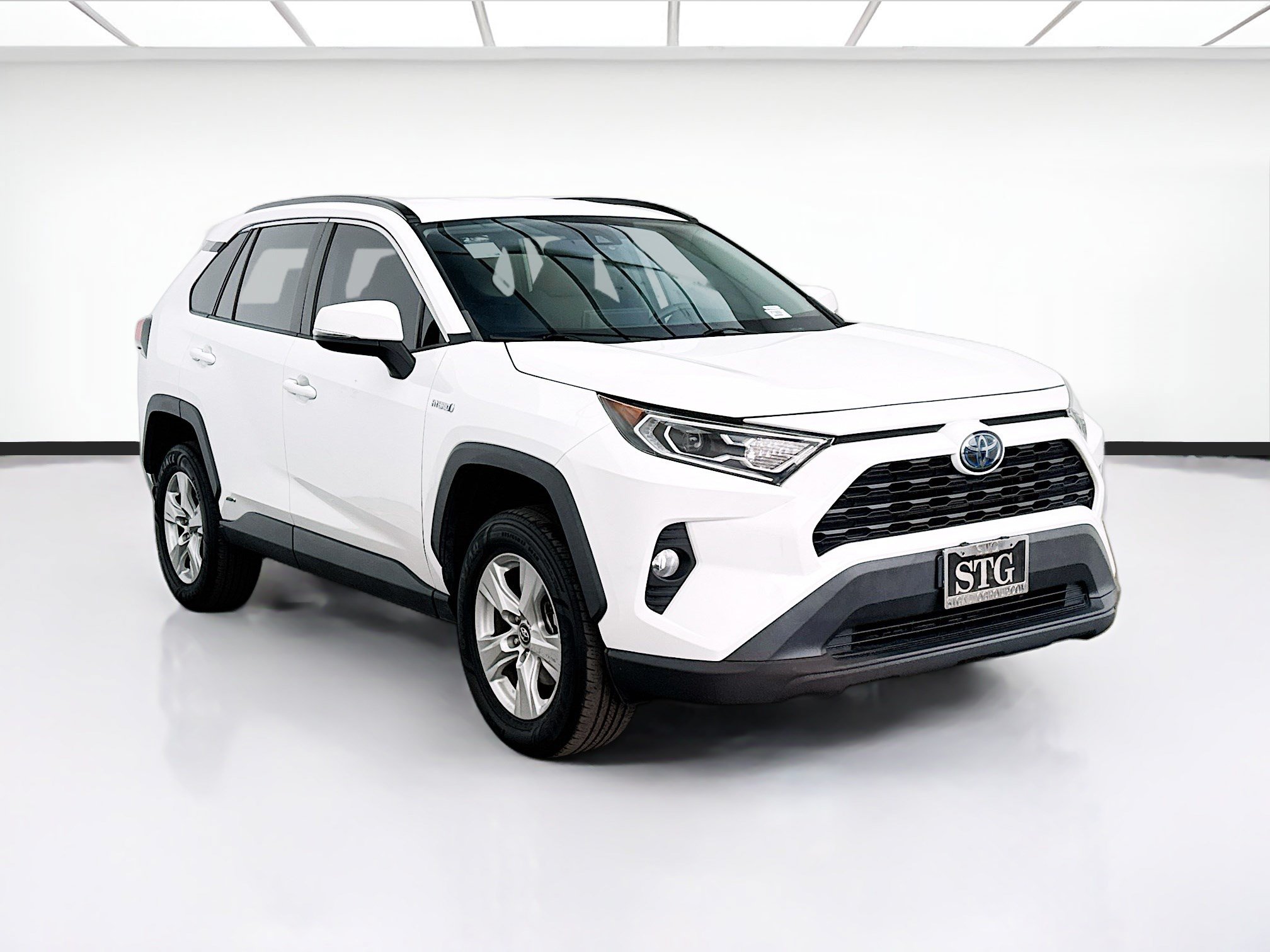 Used 2021 Toyota RAV4 XLE AWD/4WD image 3