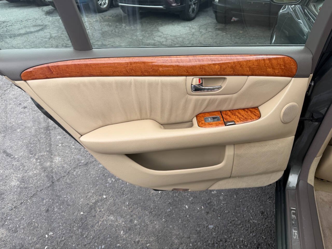 Used 2005 Lexus LS 430 w/ Modern Luxury Pkg RWD image 34