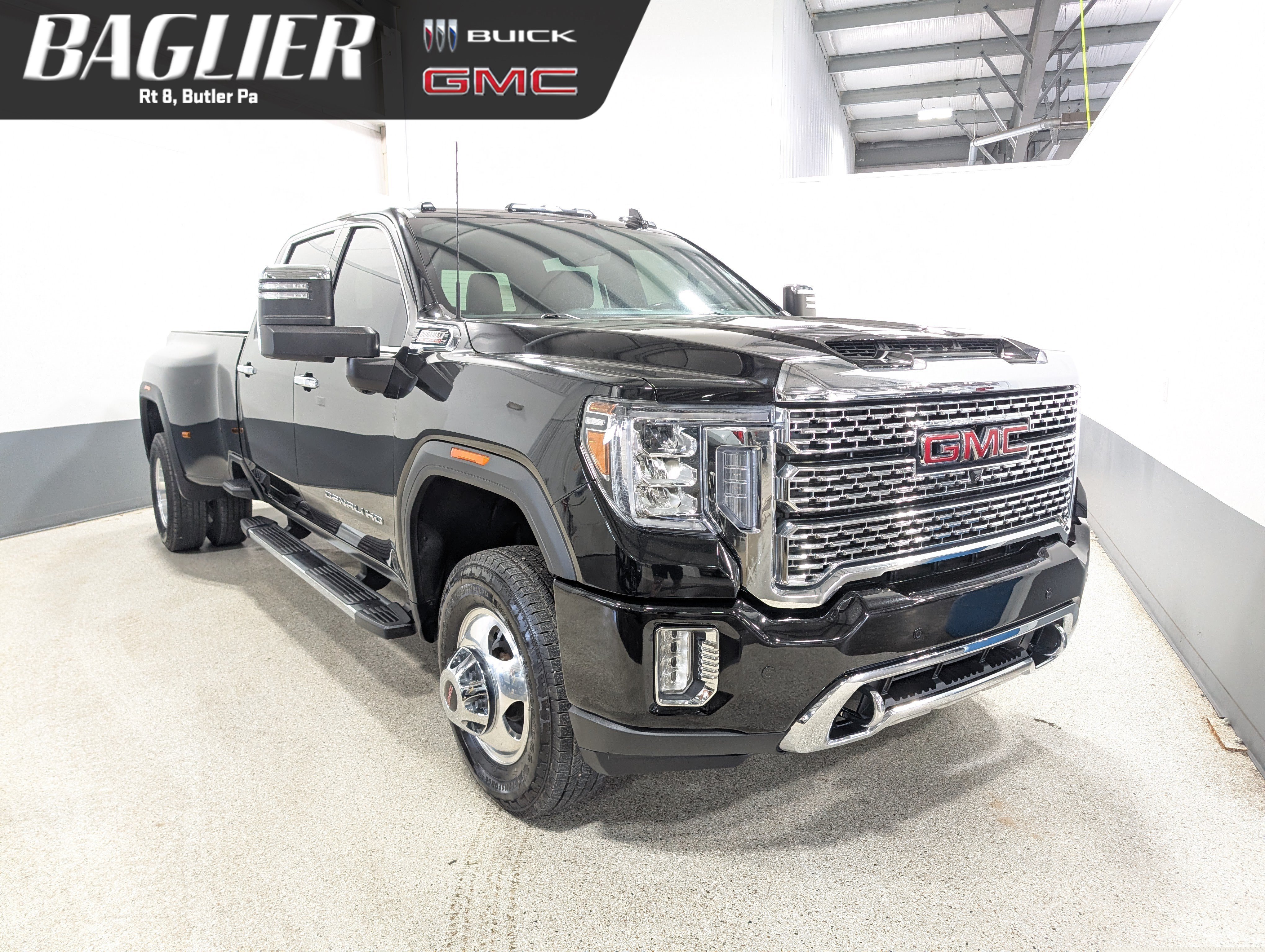 Used 2022 GMC Sierra 3500 Denali w/ Denali Ultimate Package AWD/4WD image 1
