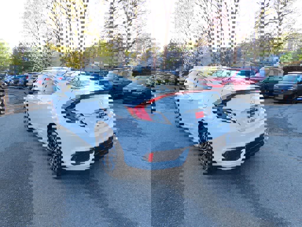 Used 2018 Honda Civic EX-T image 4