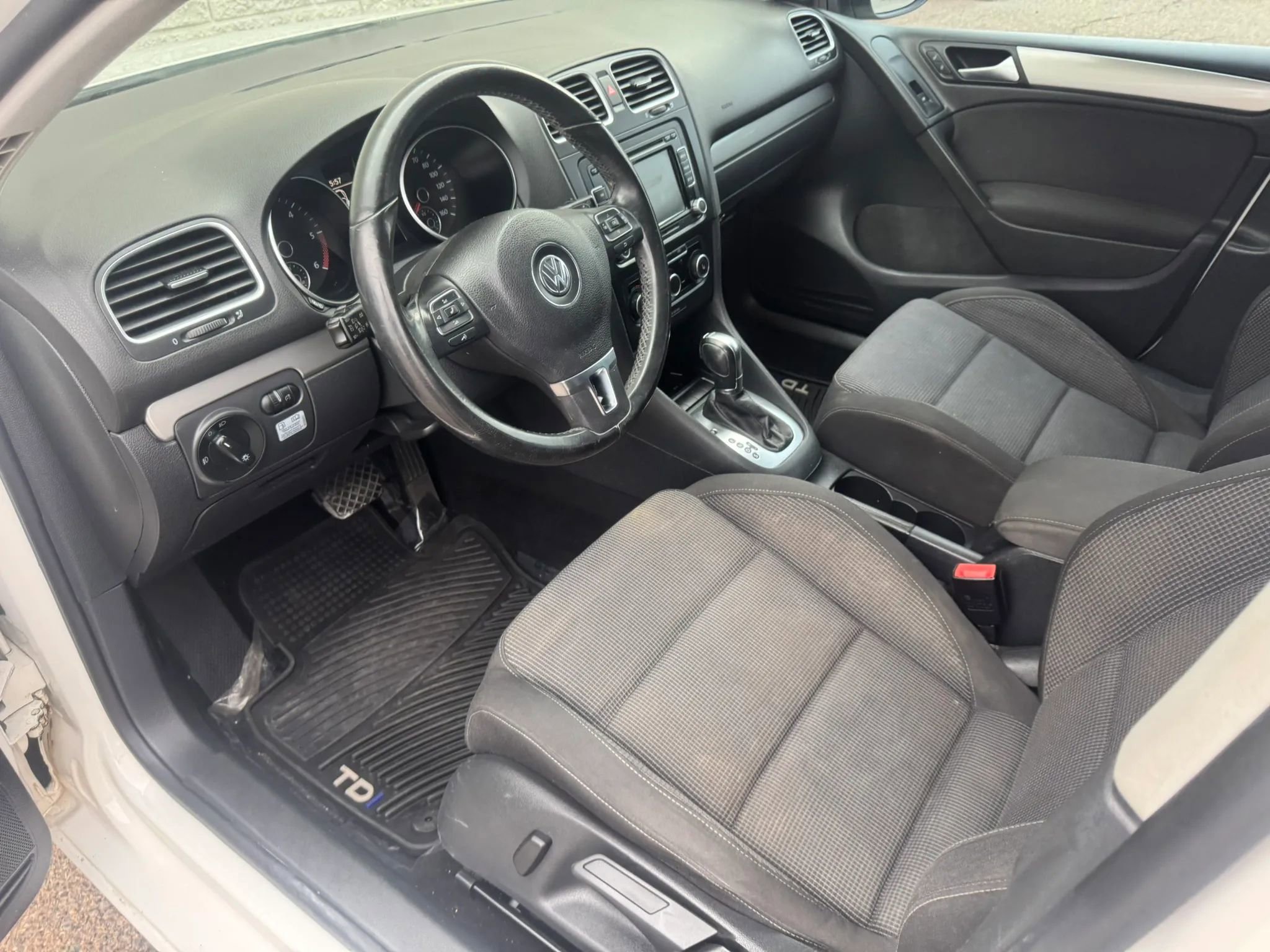Used 2014 Volkswagen Golf TDI FWD image 11
