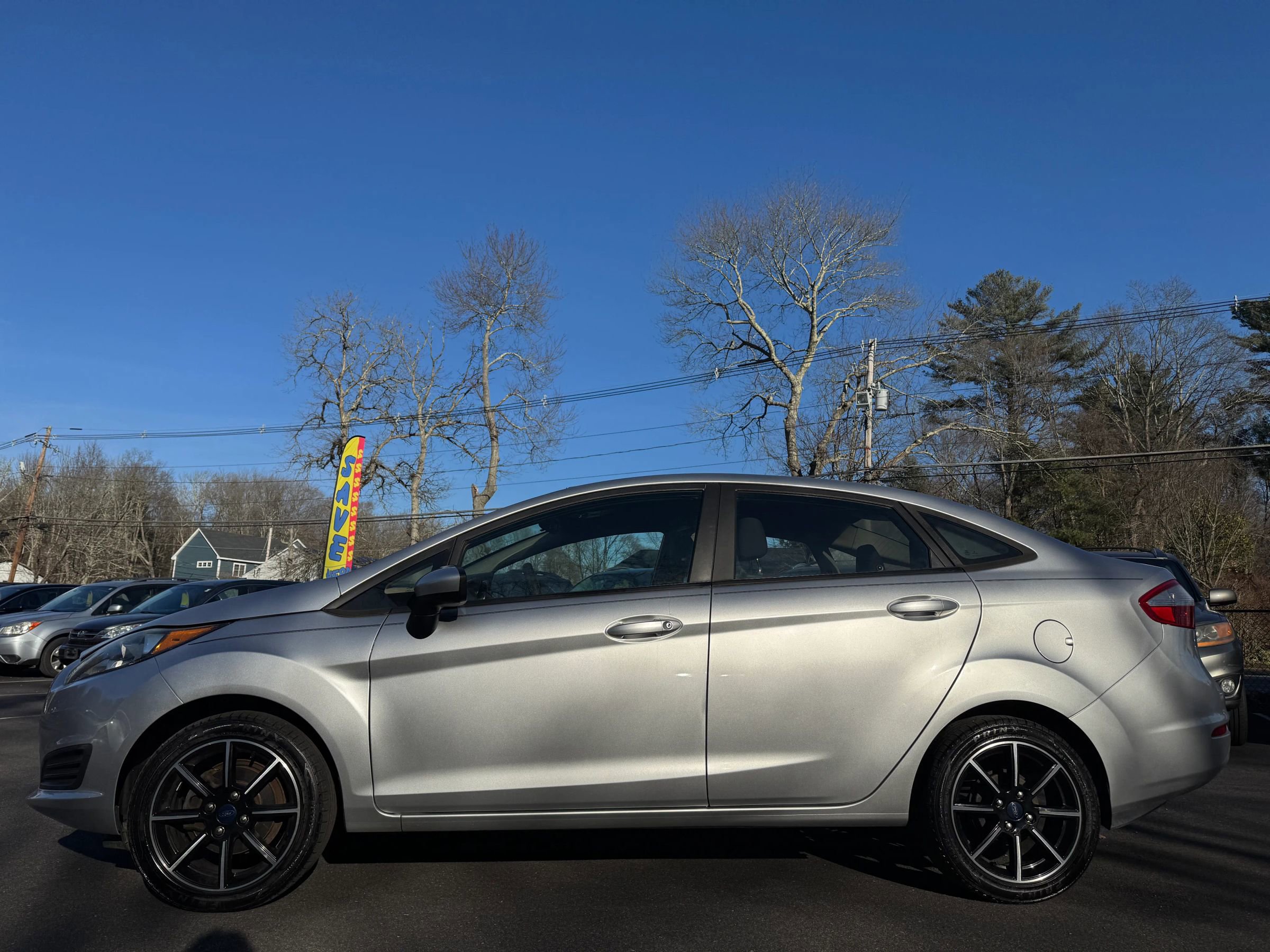 Used 2017 Ford Fiesta SE image 8