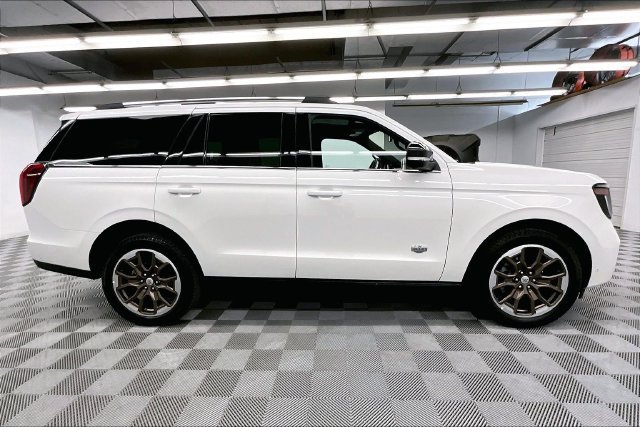 Used 2025 Ford Expedition King Ranch AWD/4WD image 16