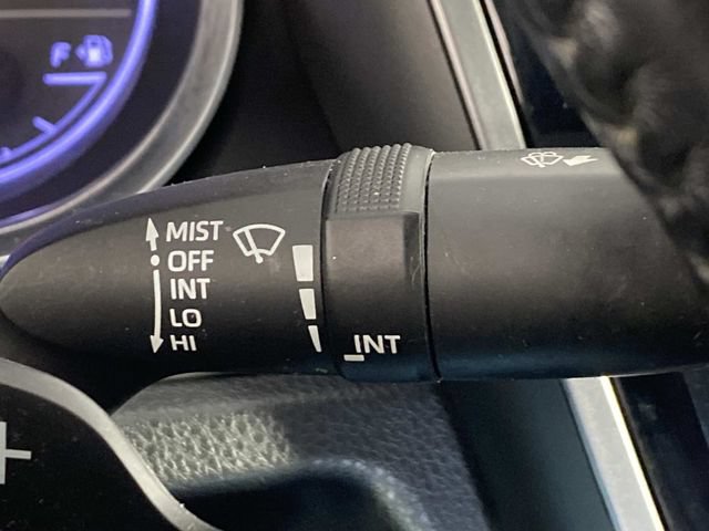 Used 2019 Toyota Camry SE FWD image 19