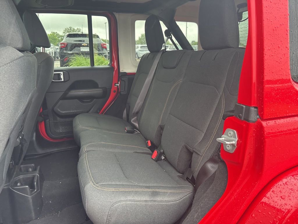Used 2025 Jeep Wrangler Unlimited Sahara AWD/4WD image 9