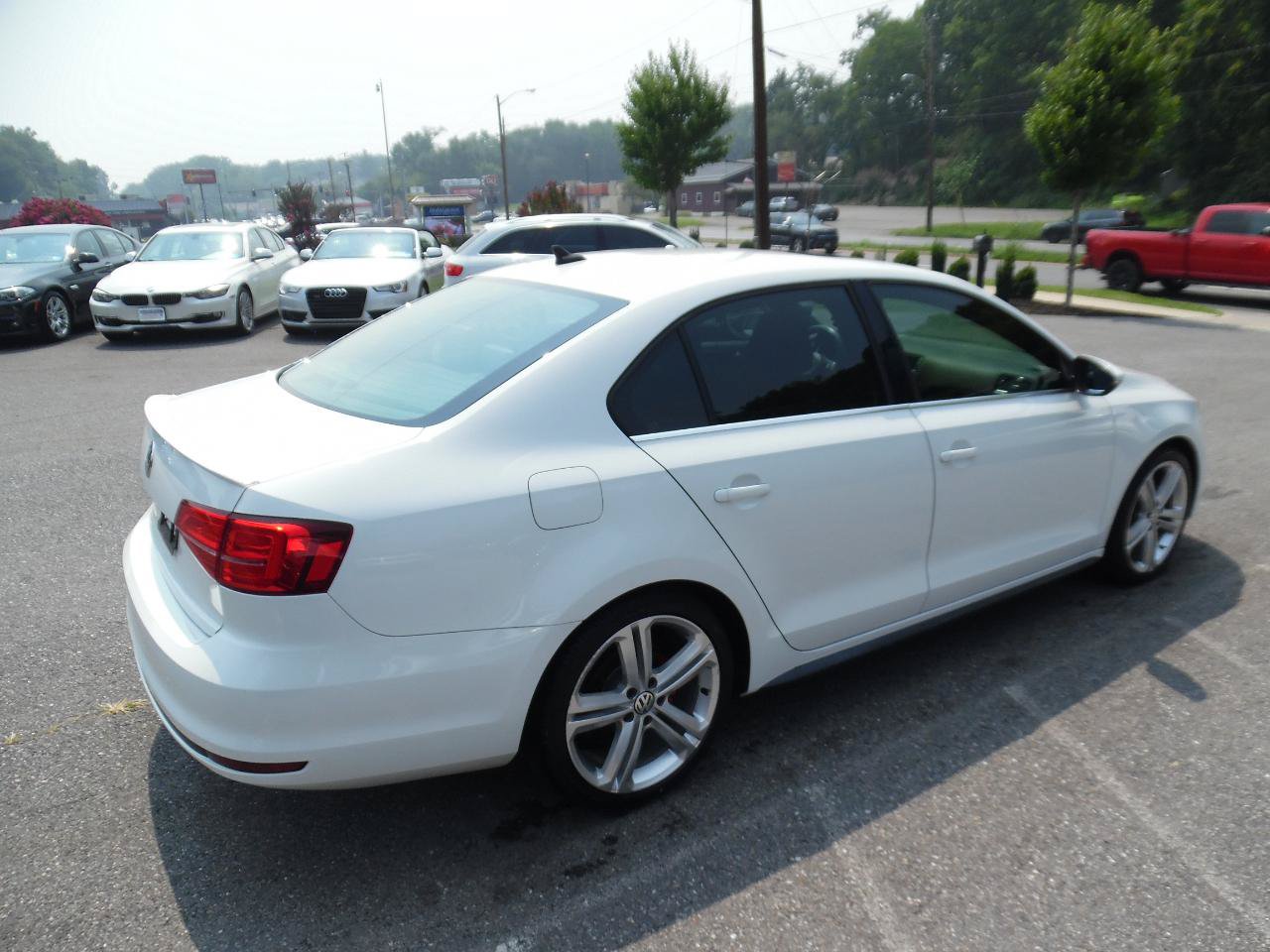 Used 2015 Volkswagen Jetta GLI SE FWD image 6