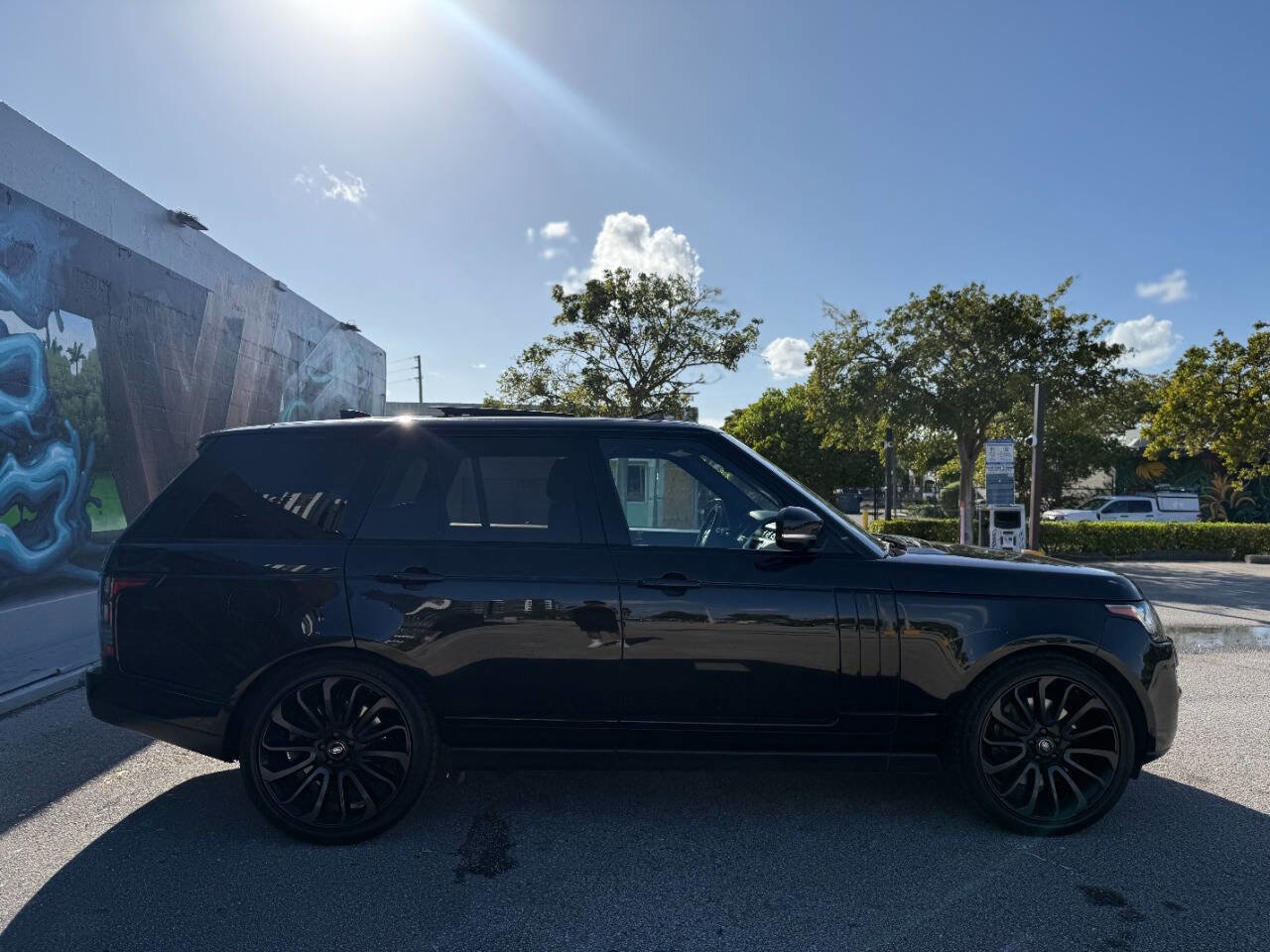 Used 2017 Land Rover Range Rover Supercharged image 5