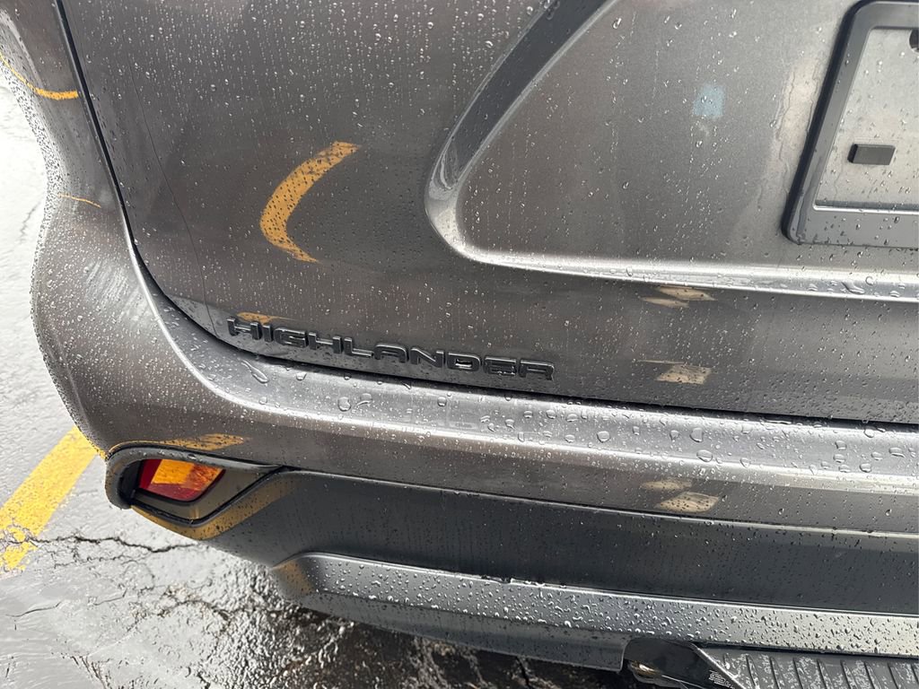 Used 2024 Toyota Highlander XLE image 16