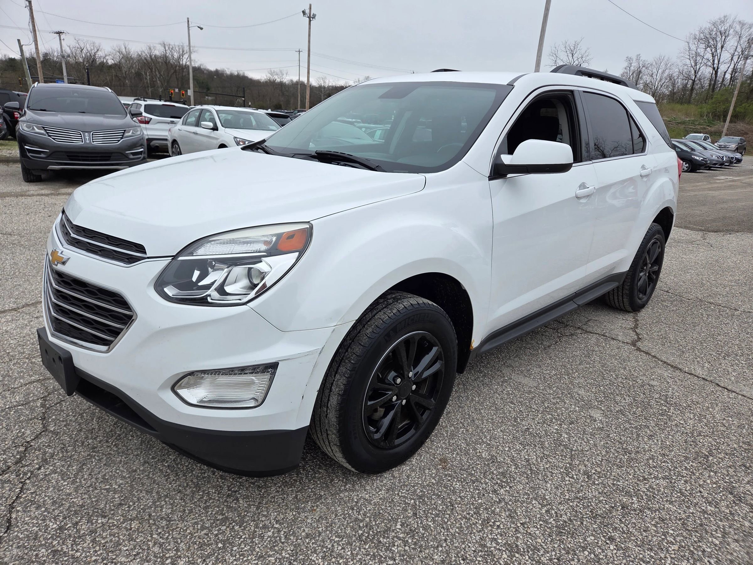 Used 2017 Chevrolet Equinox LT w/ Convenience Package image 2
