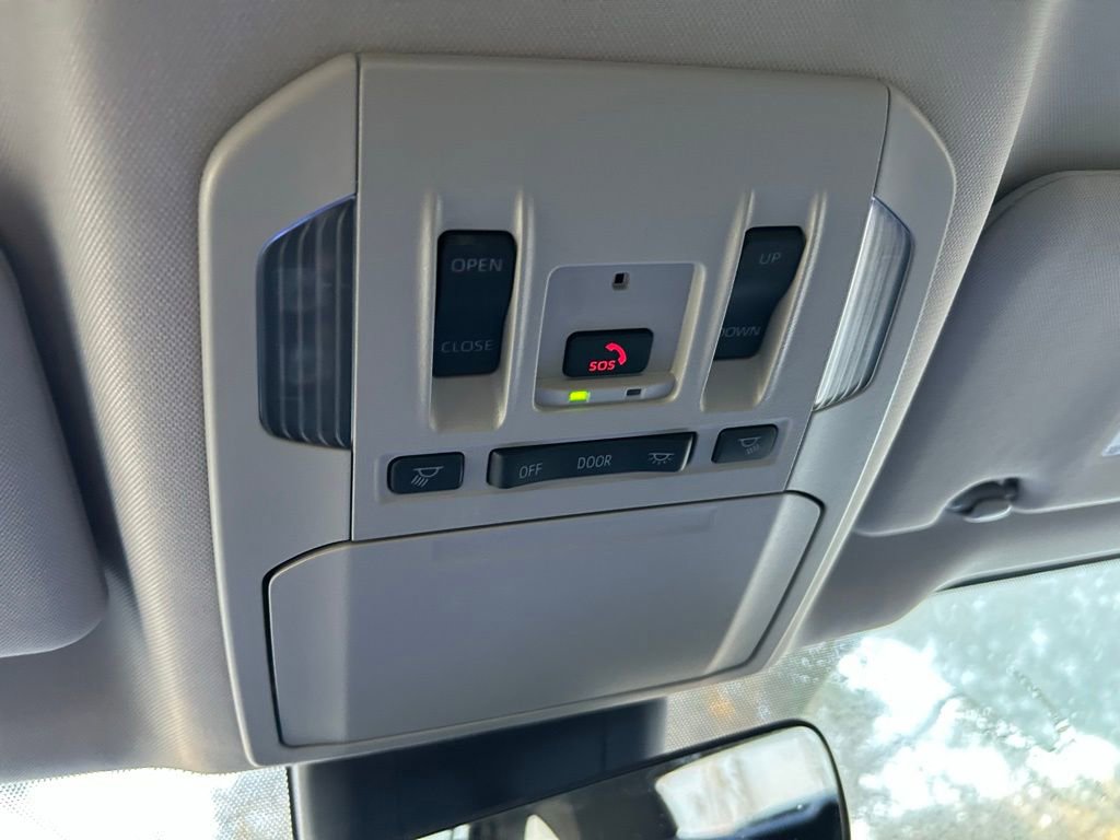 Certified 2025 Toyota Highlander Limited image 31