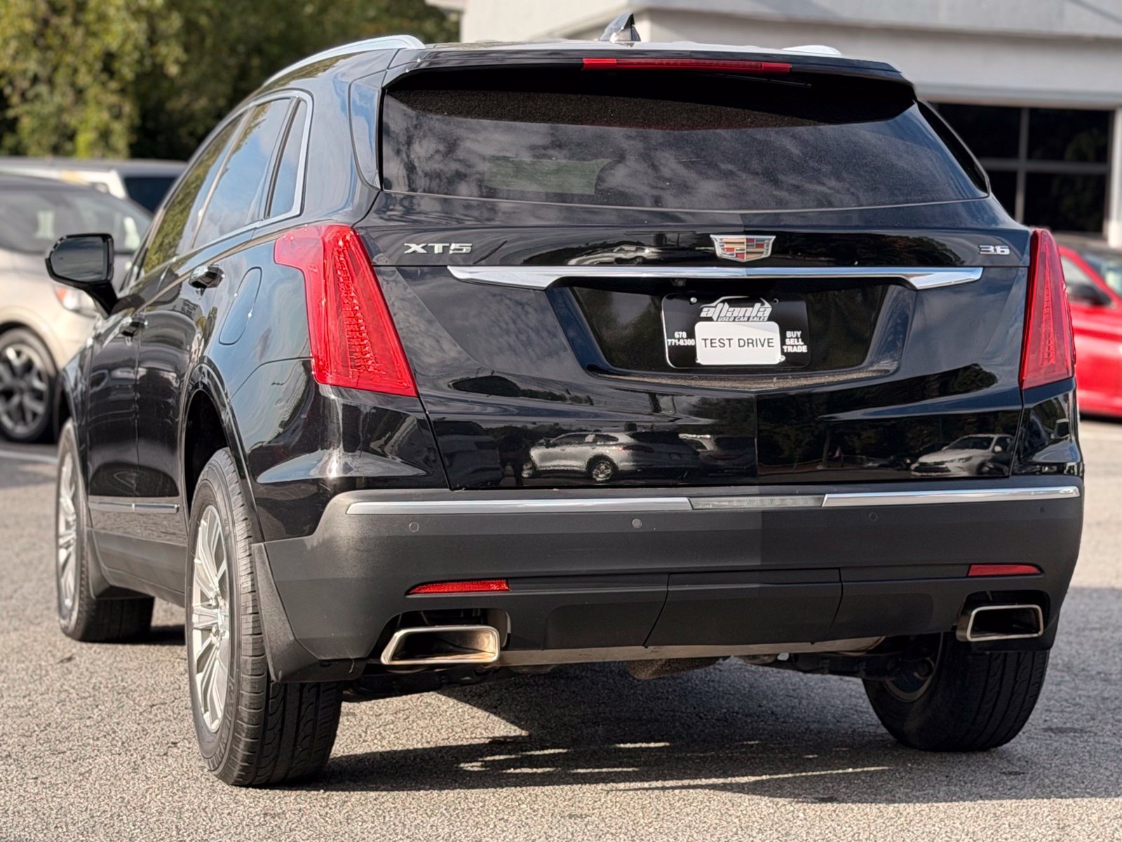 Used 2018 Cadillac XT5 Luxury w/ Driver Awareness Package FWD image 3