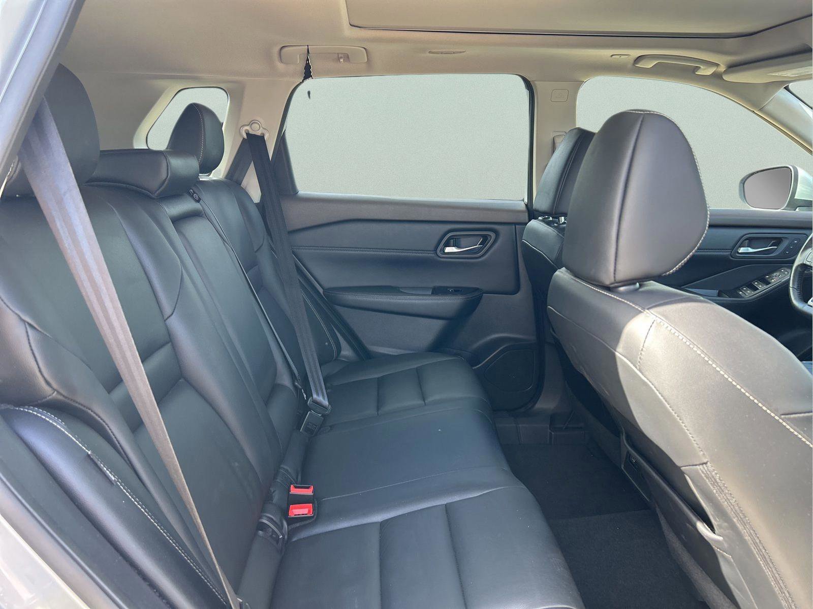 Used 2022 Nissan Rogue SL image 11