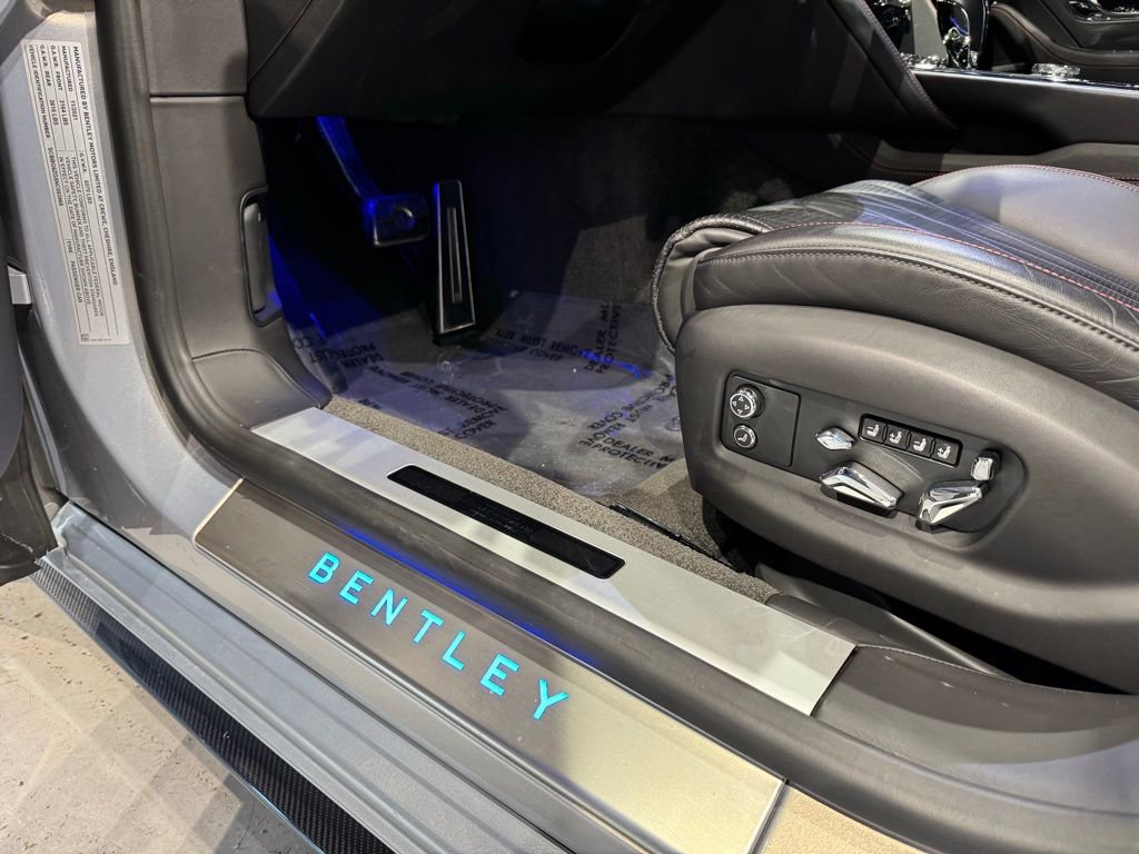 Used 2022 Bentley Flying Spur V8 image 16
