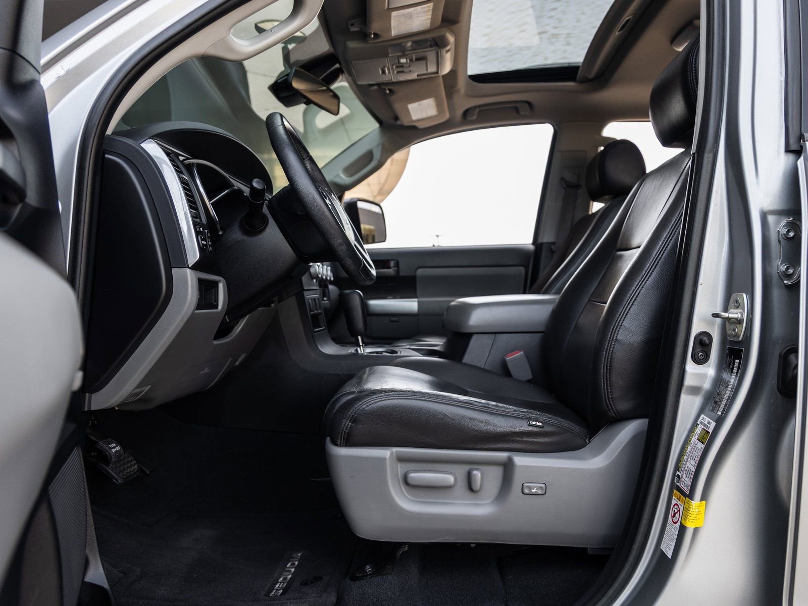 Used 2020 Toyota Sequoia SR5 image 22