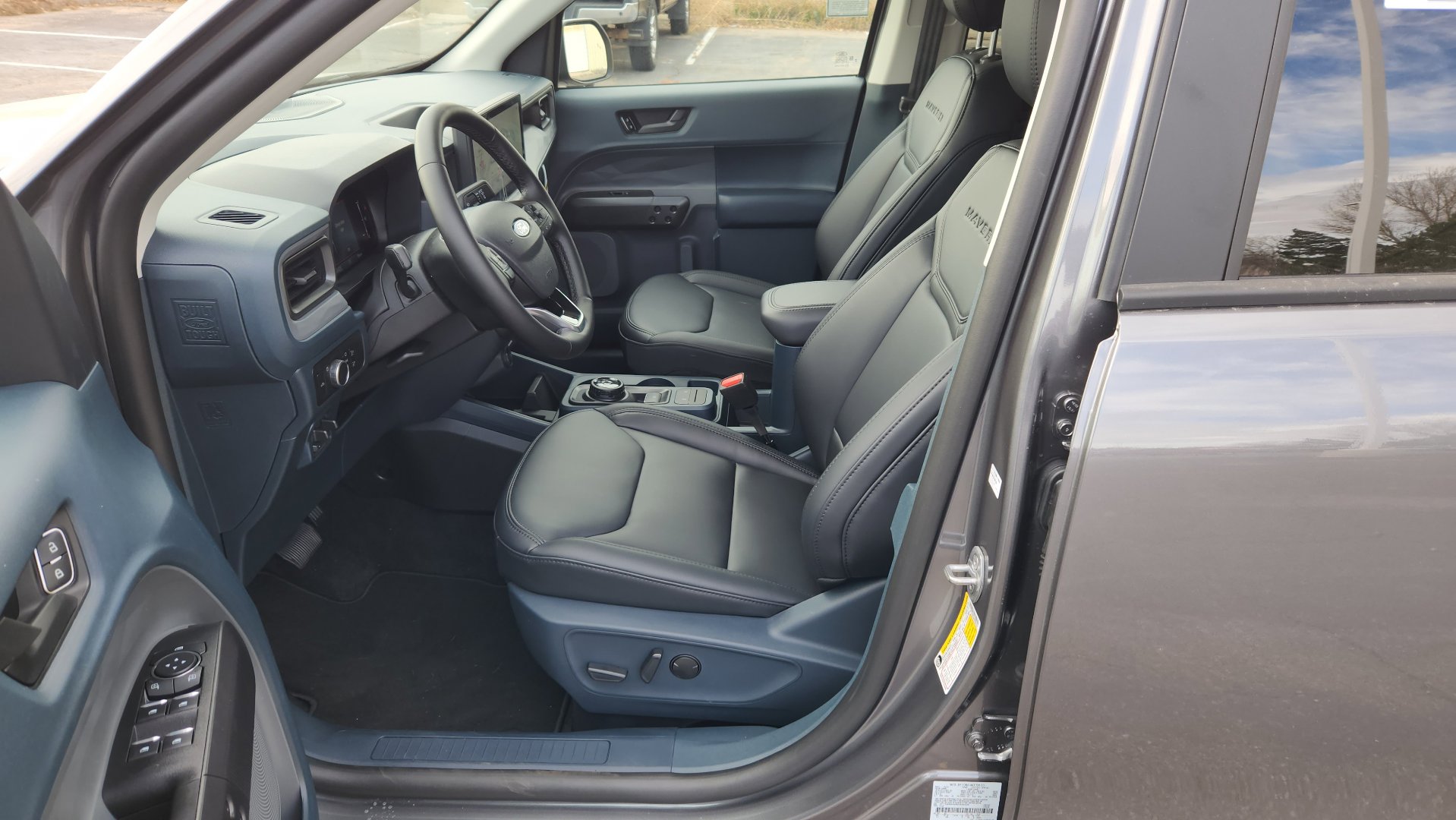 New 2025 Ford Maverick Lariat w/ Black Appearance Package image 21