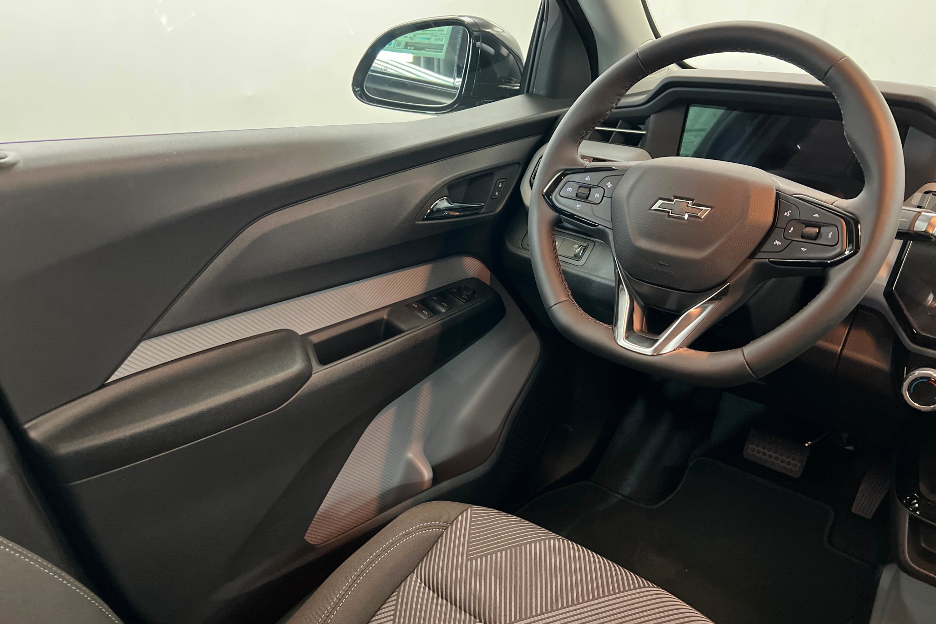New 2027 Chevrolet Bolt LT w/ Comfort Package FWD image 12