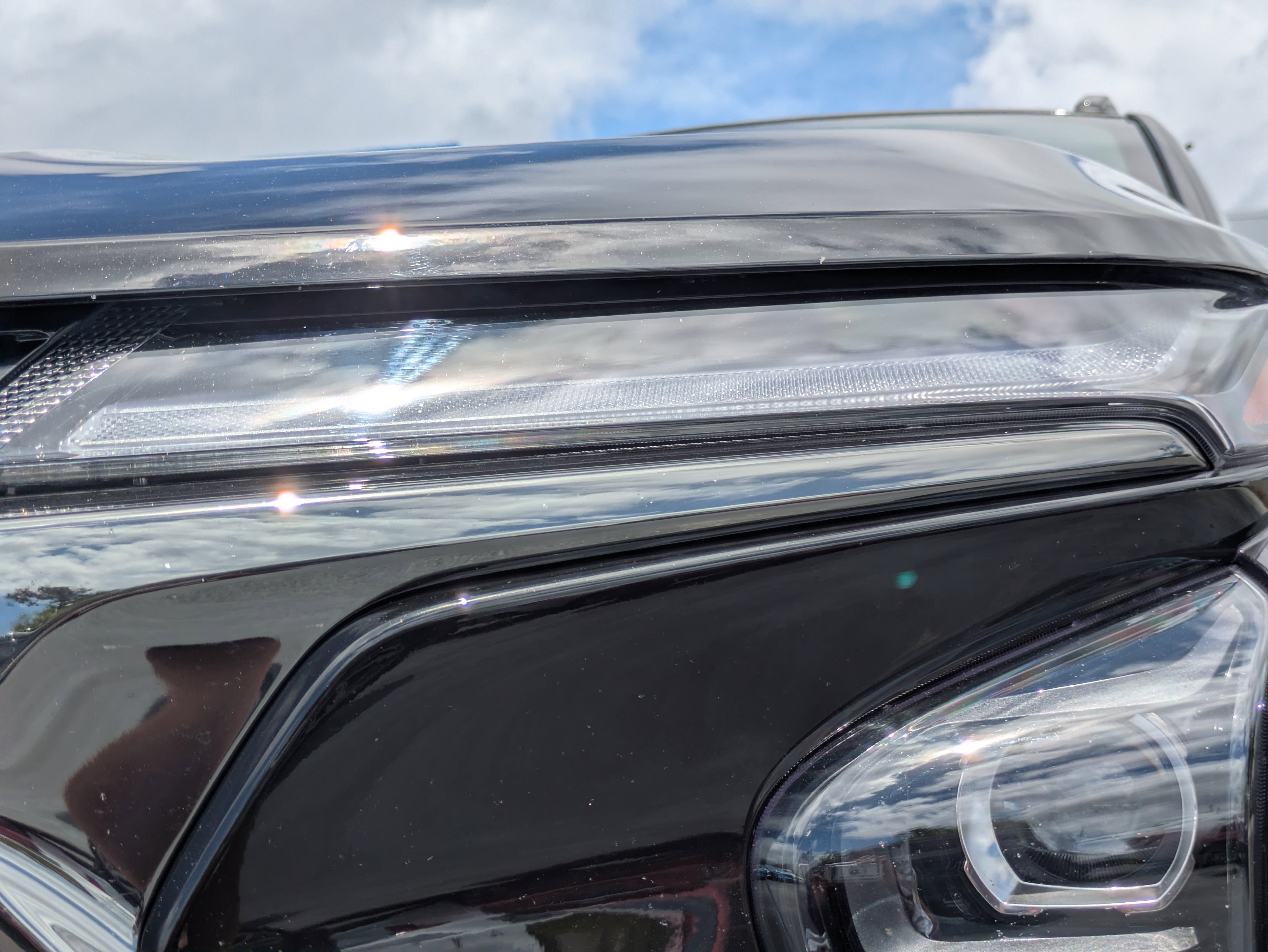 Used 2025 Chevrolet Trax RS w/ Sunroof Package FWD image 31