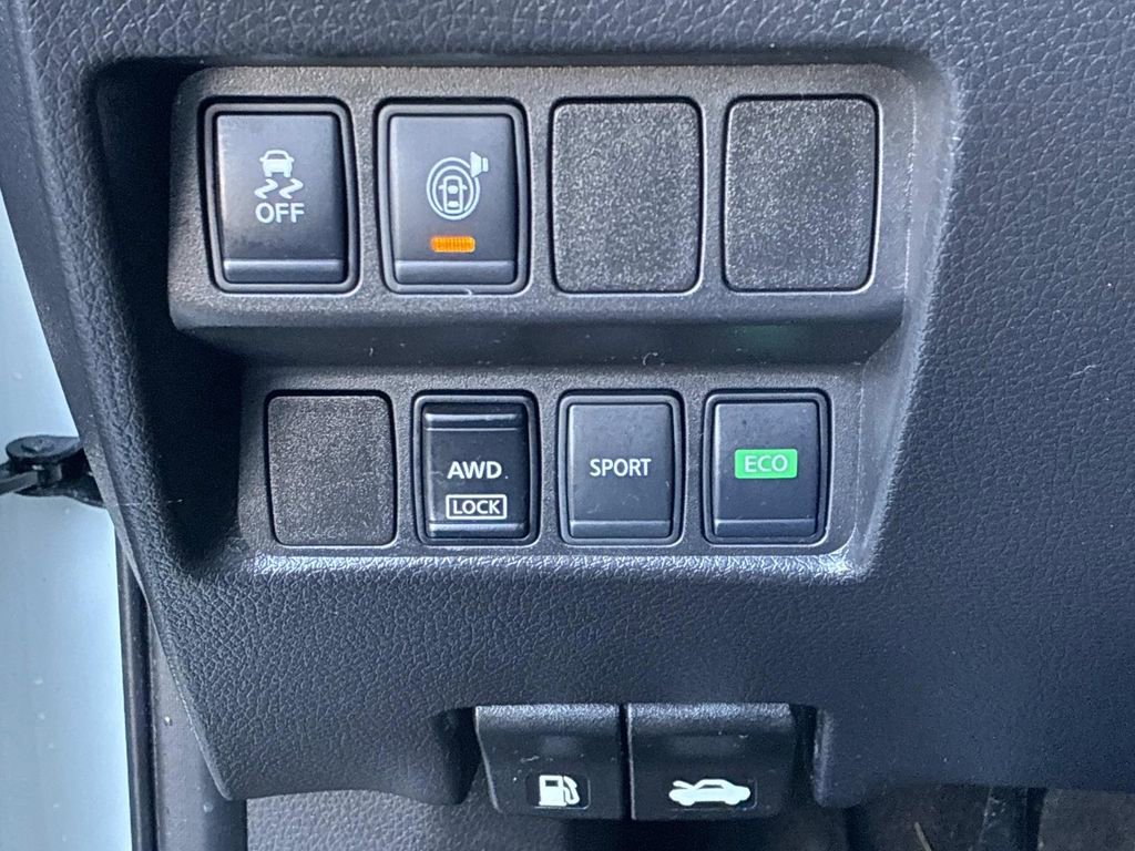 Used 2017 Nissan Rogue SV image 24