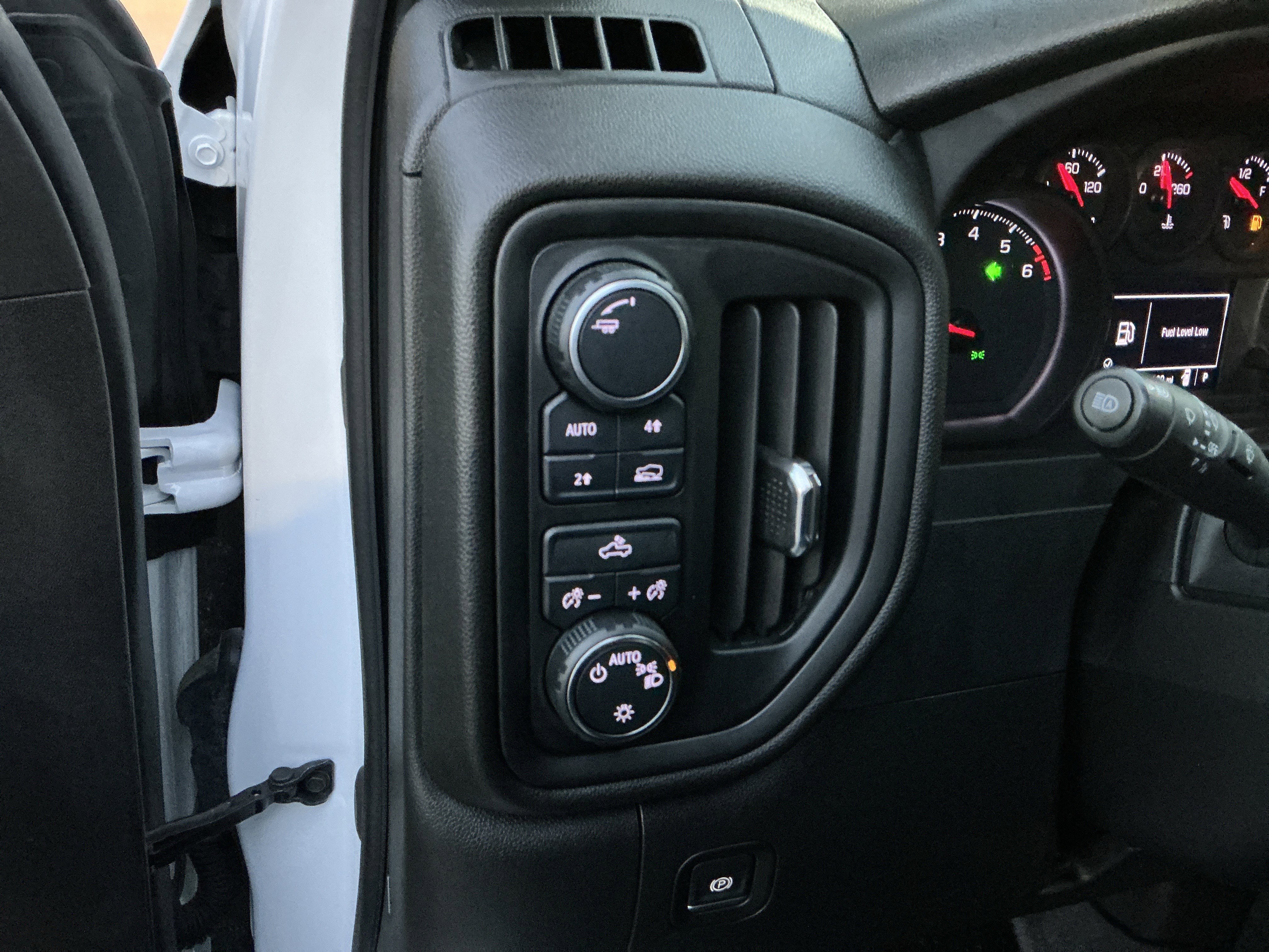 Used 2023 Chevrolet Silverado 1500 Custom image 26