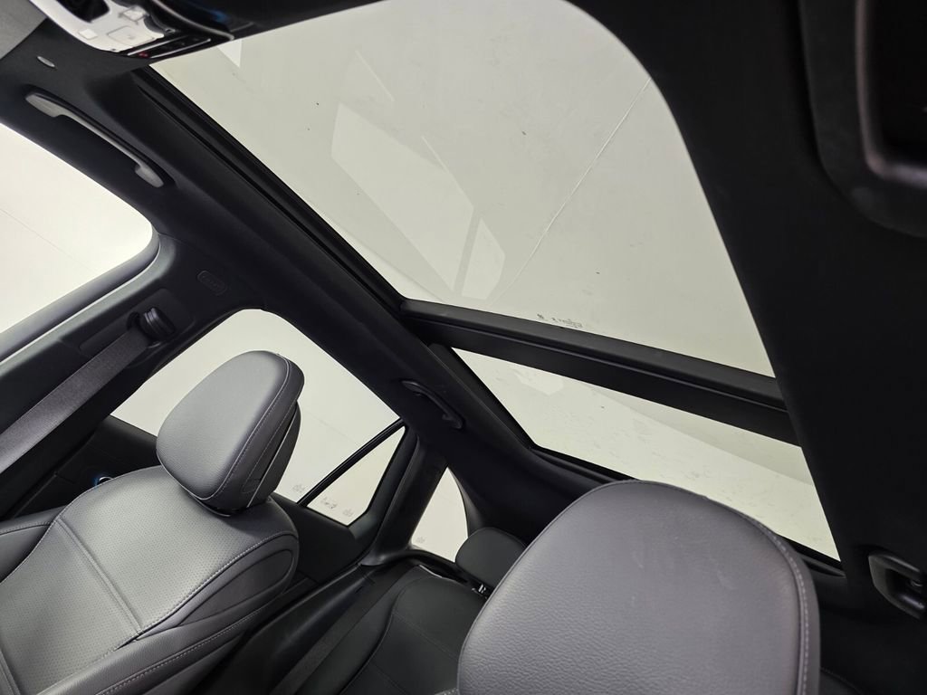 Certified 2025 Mercedes-Benz GLC 300 image 12