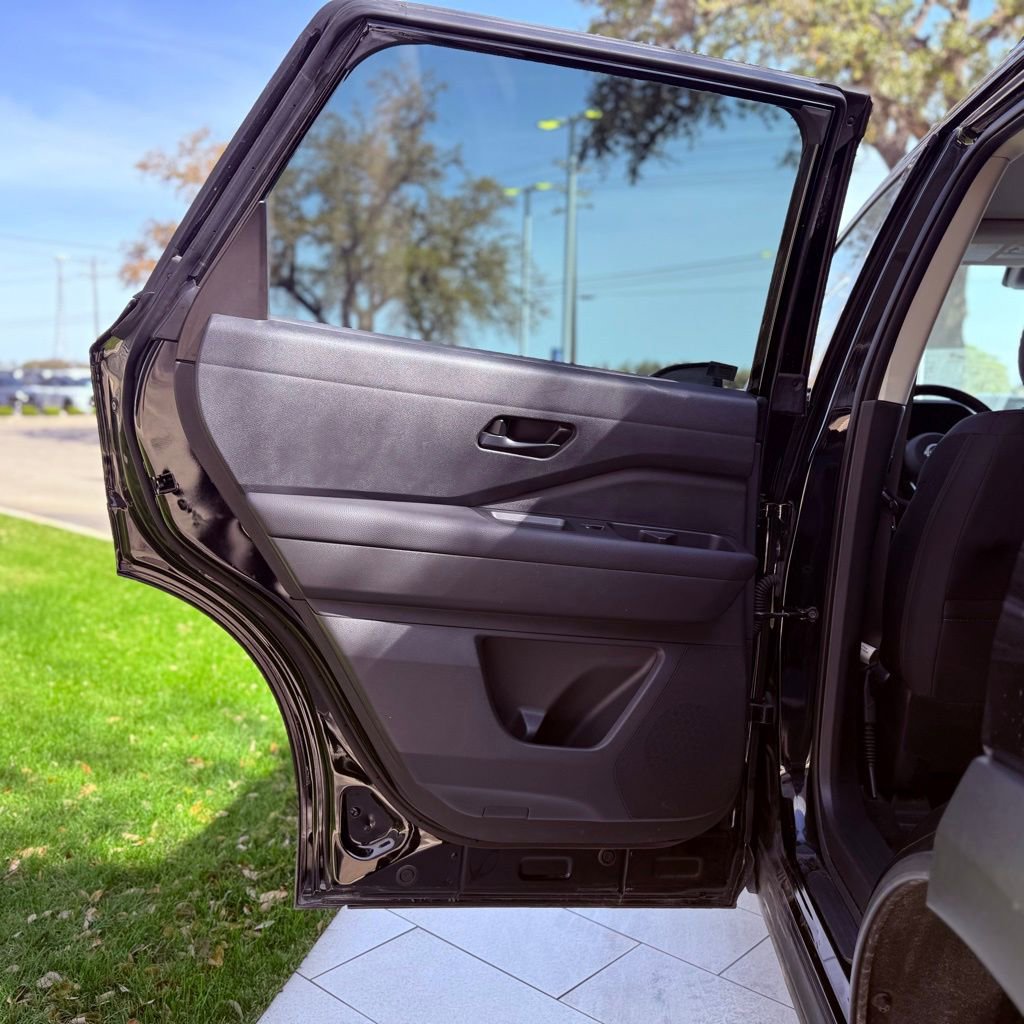 Used 2025 Nissan Pathfinder SV image 26