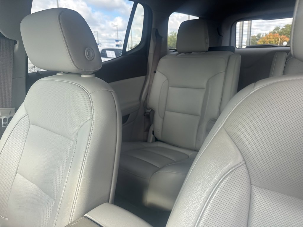 Used 2019 GMC Acadia SLT w/ LPO, Floor Liner Package image 8
