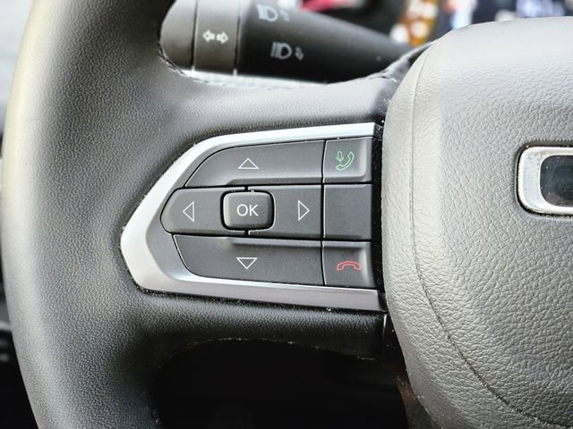 Used 2025 Jeep Compass Latitude AWD/4WD image 17