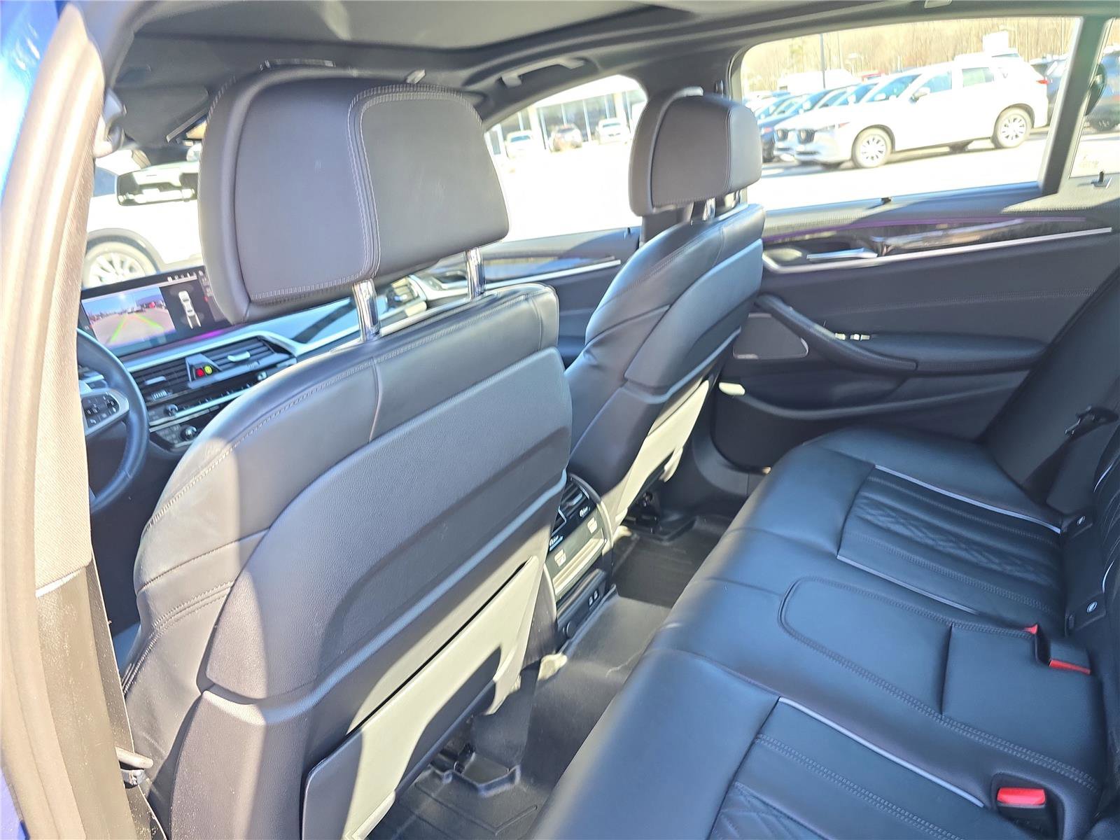 Used 2023 BMW M550i xDrive w/ Executive Package image 17