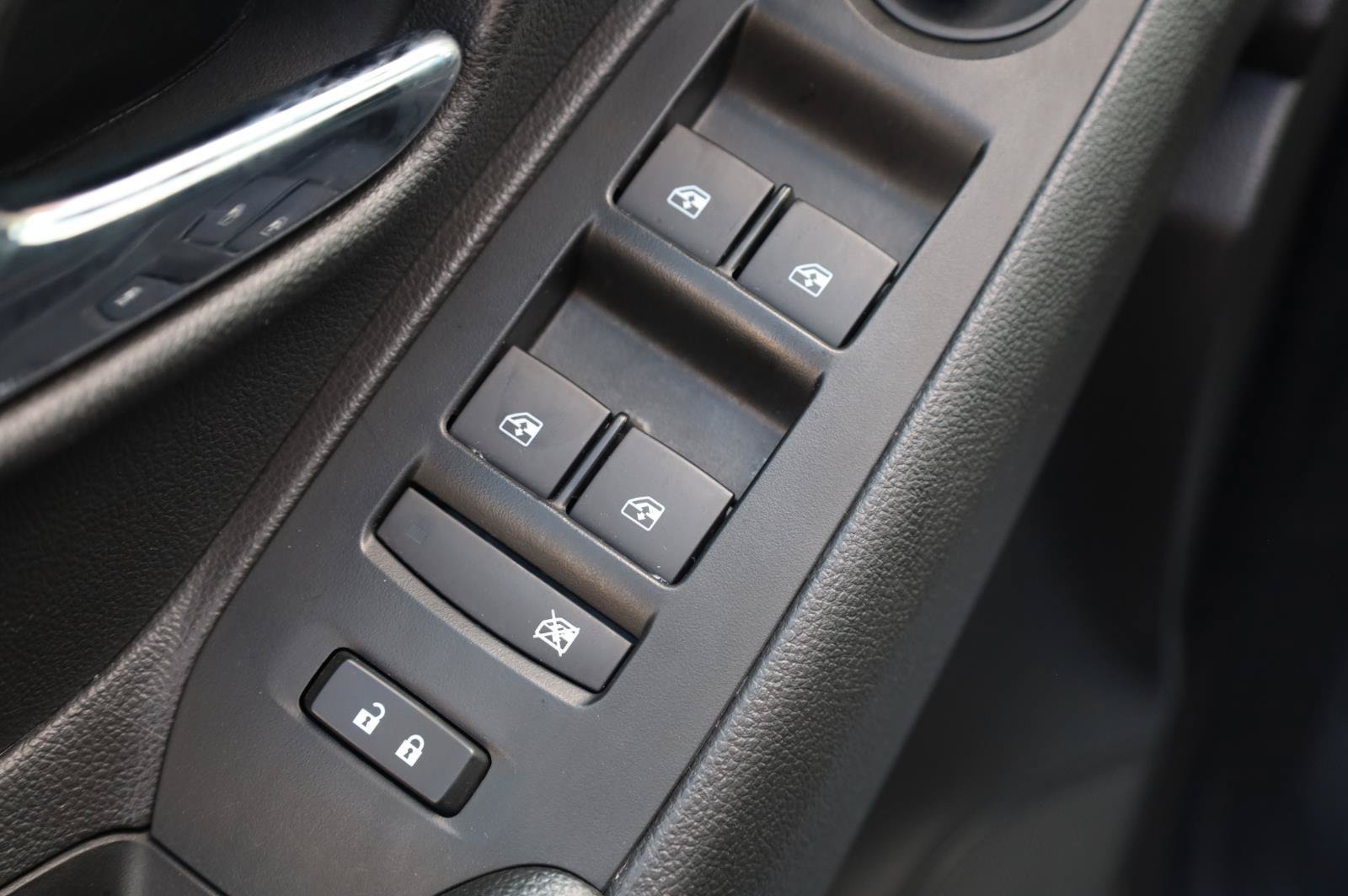 Used 2021 Chevrolet Trax LT w/ LT Convenience Package FWD image 39