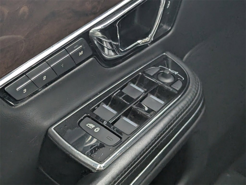 Used 2016 Jaguar XJ R-Sport image 15