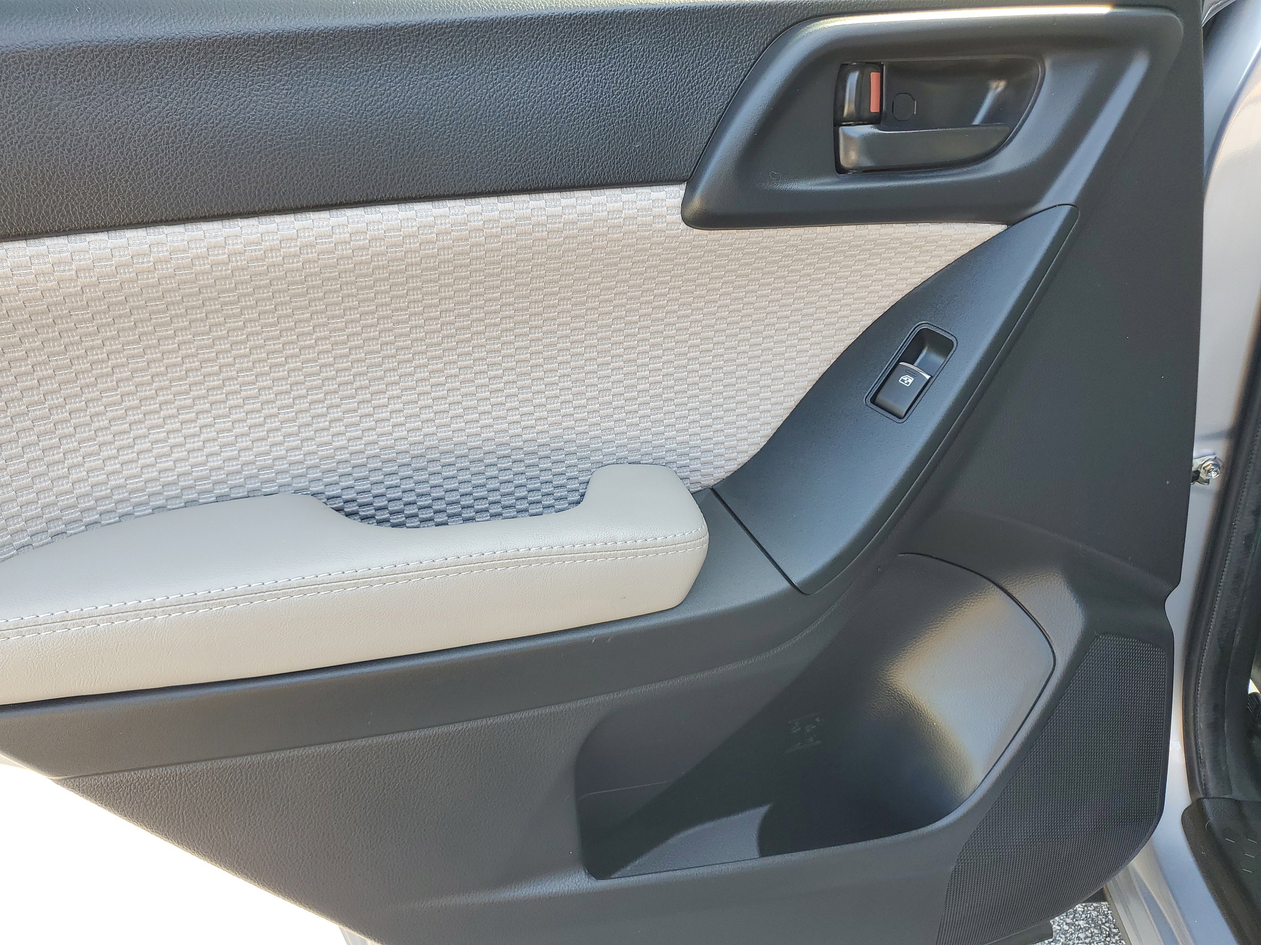 Used 2017 Subaru Forester 2.5i Premium AWD/4WD image 12