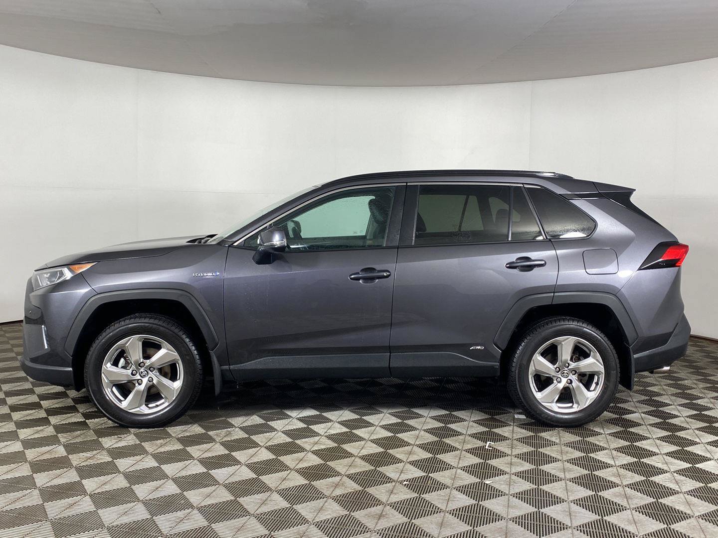 Used 2021 Toyota RAV4 XLE Premium AWD/4WD image 3