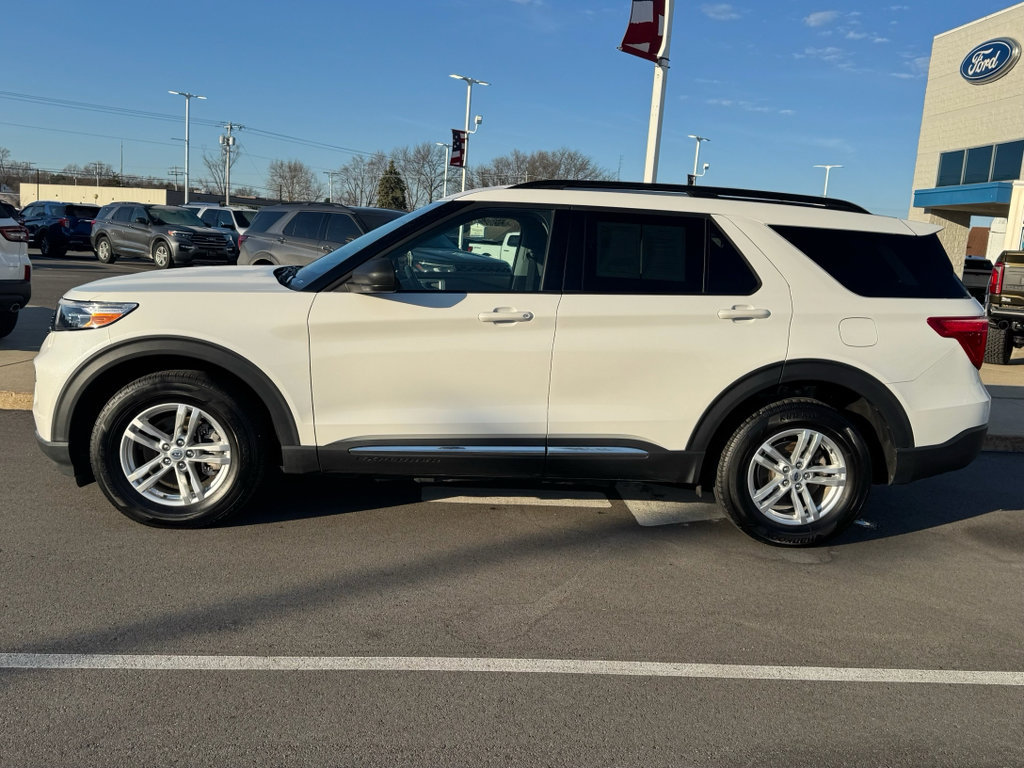 Used 2023 Ford Explorer XLT w/ Equipment Group 202A image 4
