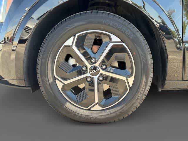 Used 2023 Kia Niro SX image 9