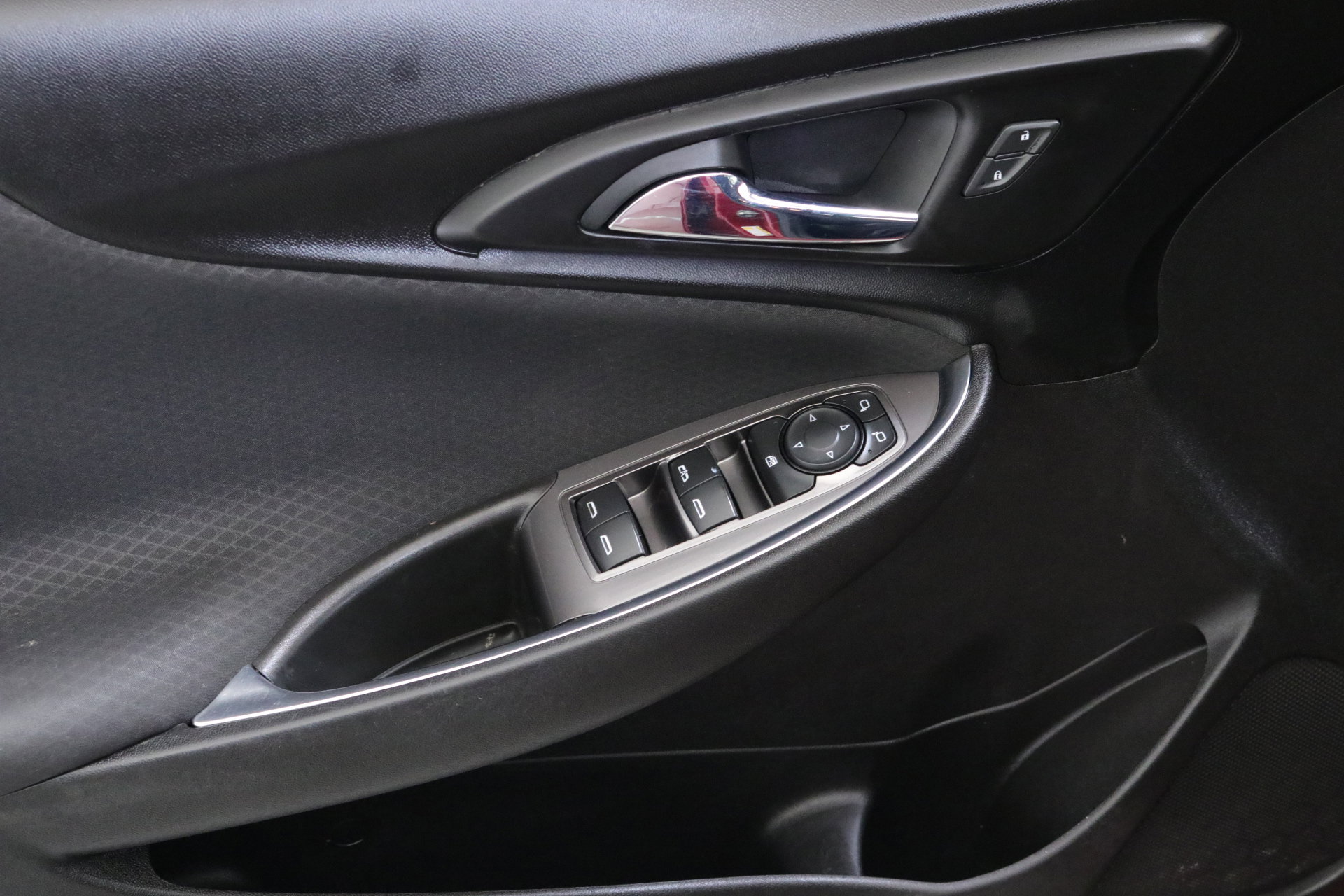 Used 2018 Chevrolet Malibu LT image 25