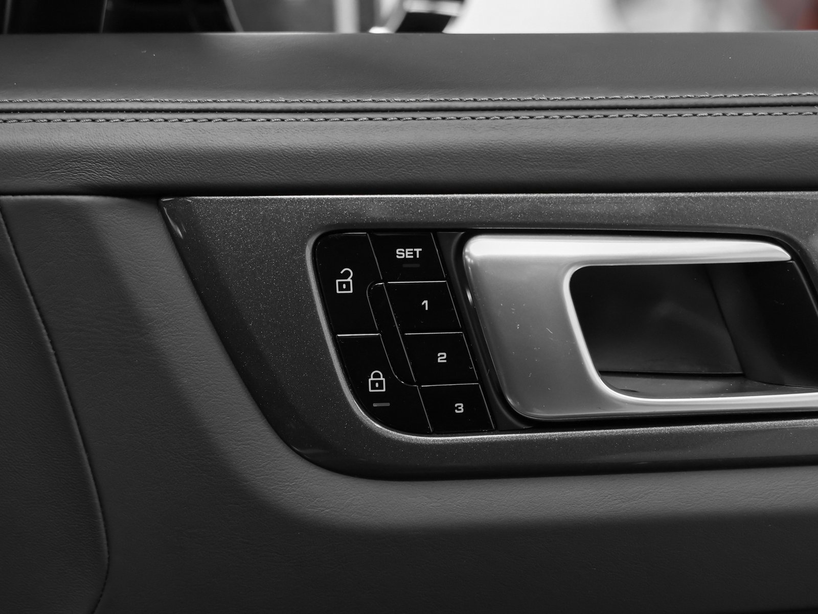 Used 2021 Porsche Cayenne Turbo image 25