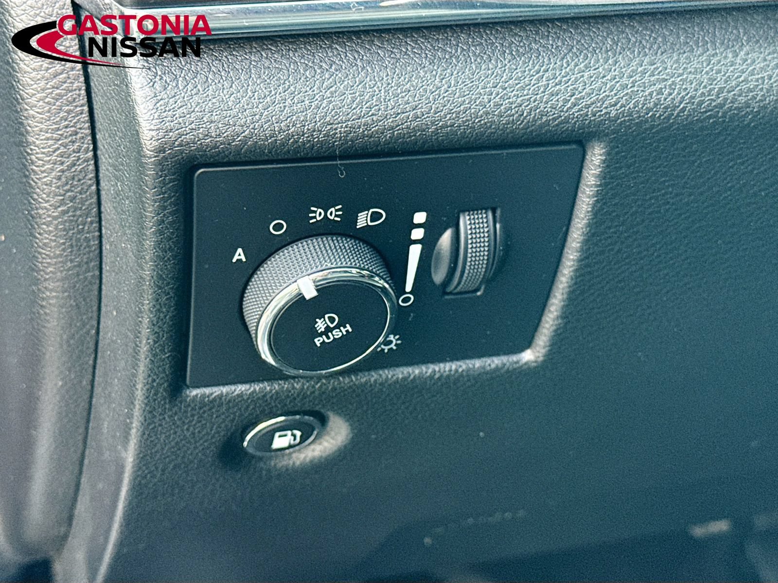 Used 2021 Jeep Grand Cherokee Limited w/ Sun & Sound Group RWD image 13