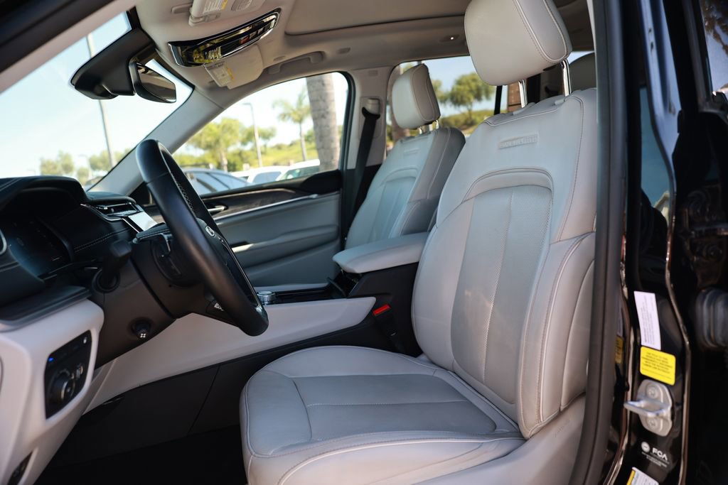 Used 2022 Jeep Grand Cherokee Overland AWD/4WD image 18