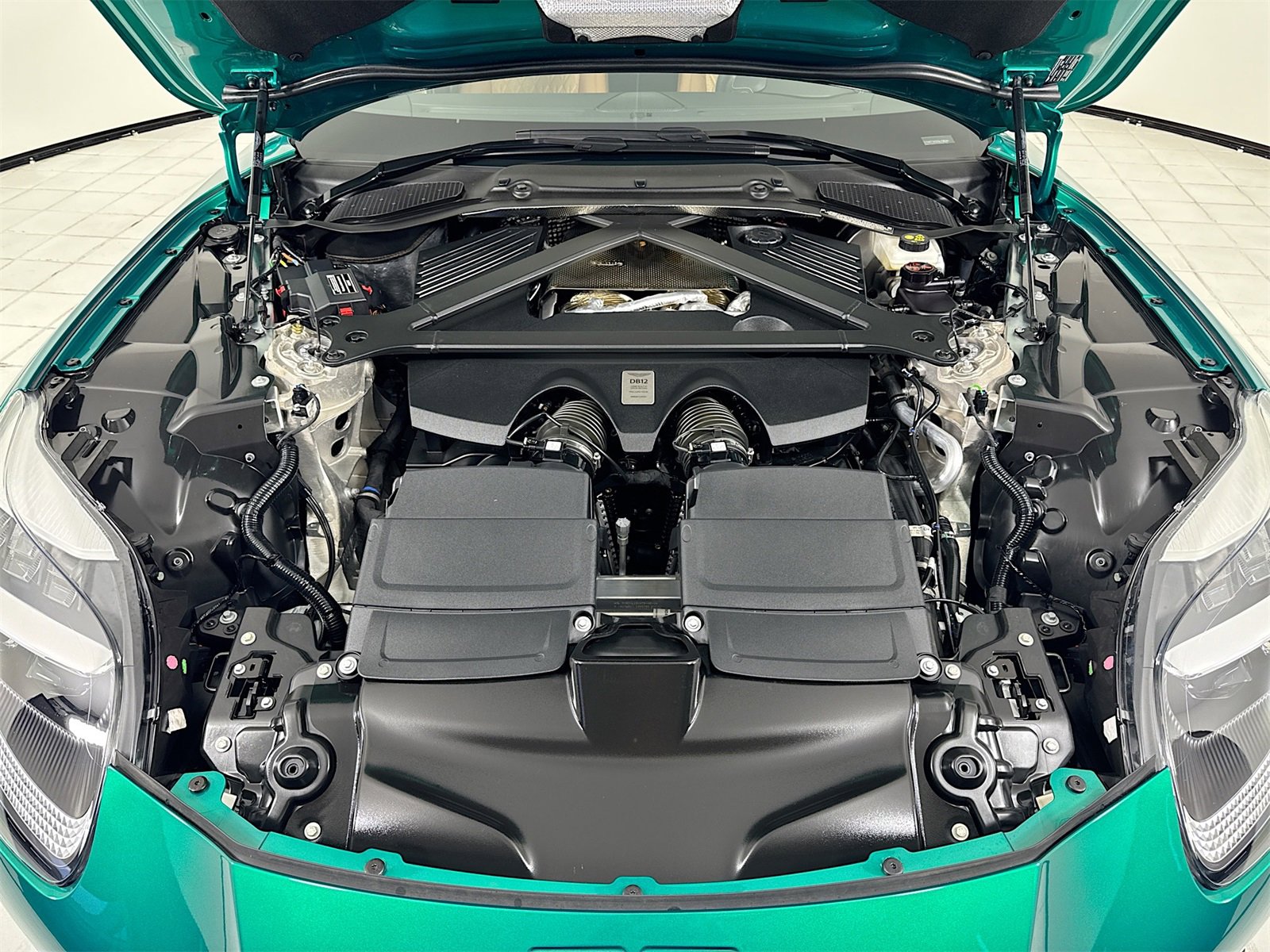 Used 2025 Aston Martin DB12 Coupe image 27