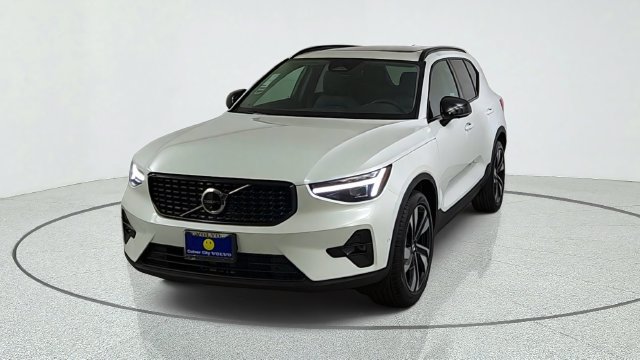 New 2026 Volvo XC40 B5 Plus w/ Climate Package AWD/4WD image 2