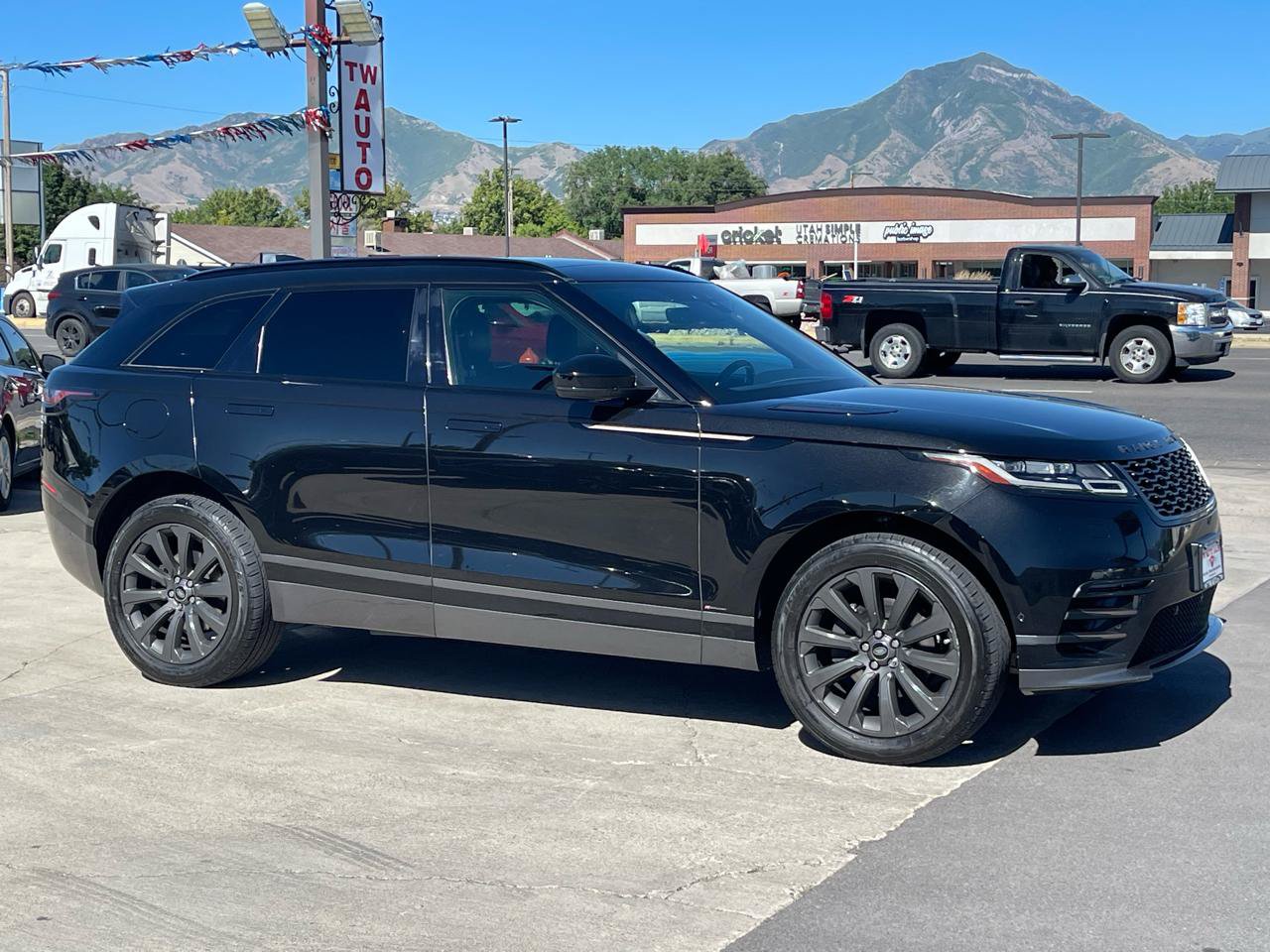 Used 2019 Land Rover Range Rover Velar R-Dynamic SE AWD/4WD image 4