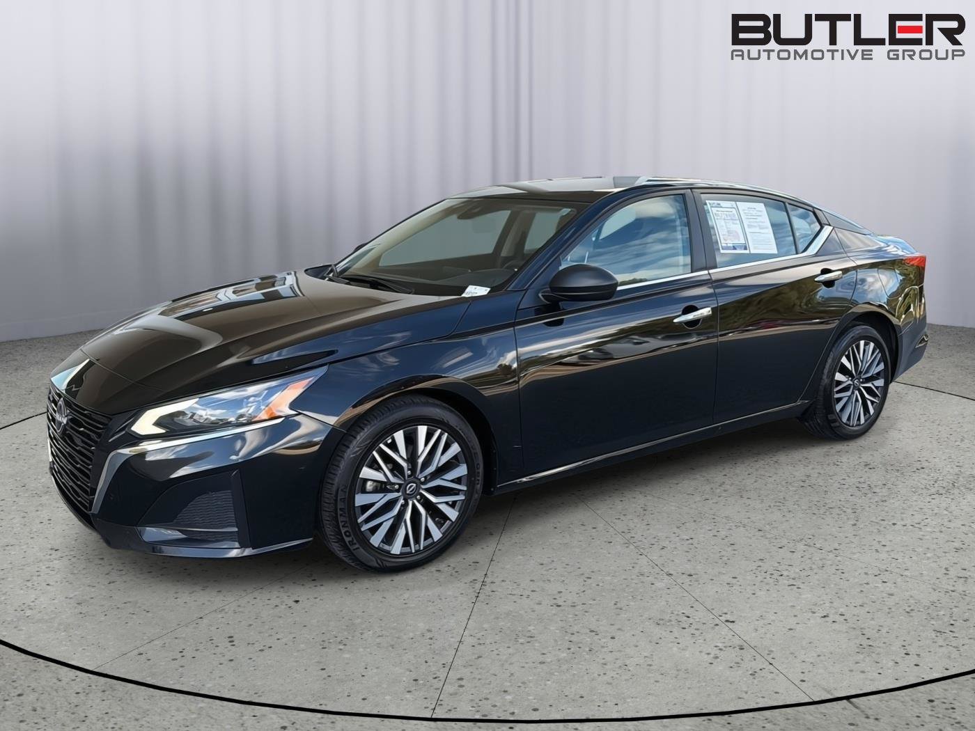Used 2025 Nissan Altima 2.5 SV FWD image 2