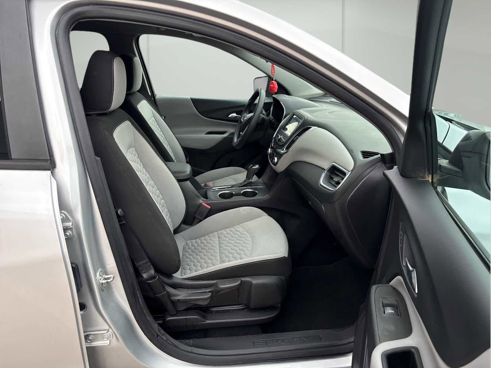 Used 2021 Chevrolet Equinox LS w/ LS Convenience Package image 16