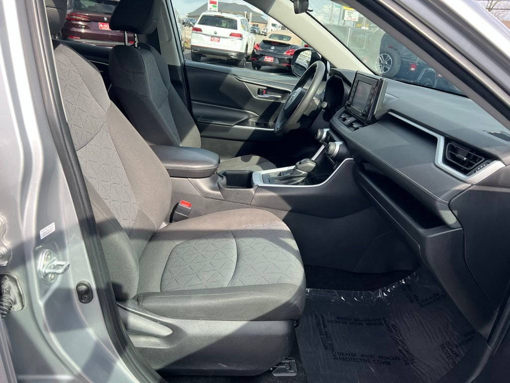 Used 2022 Toyota RAV4 XLE image 30