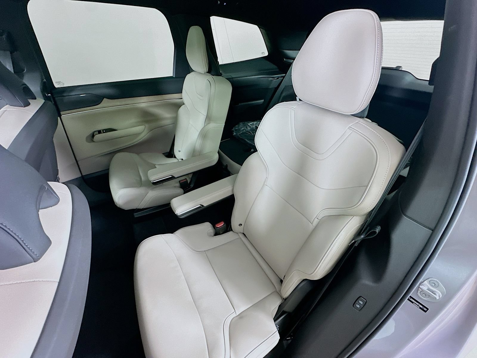 New 2026 Volvo EX90 Plus AWD/4WD image 35